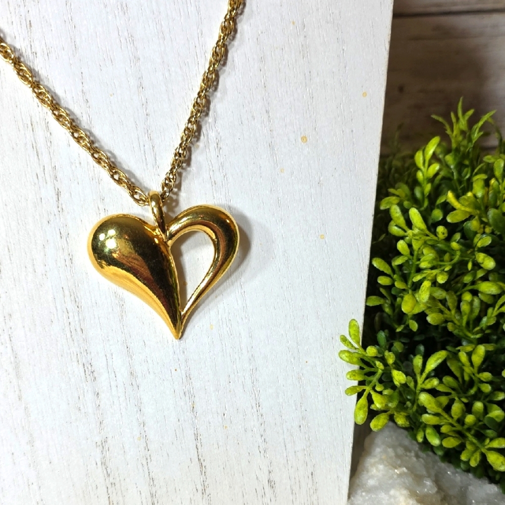 Vintage MONET Gold Heart Pendant Necklace